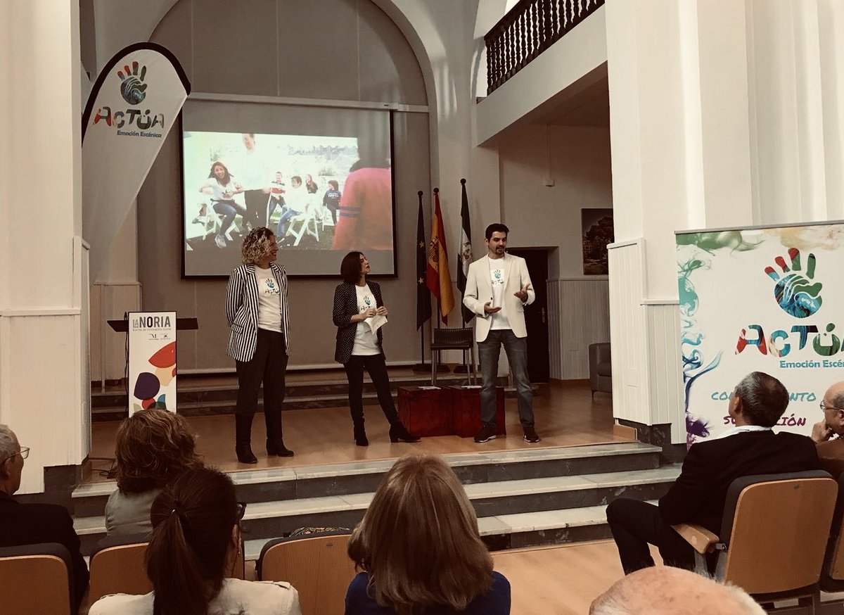 Presentación esta mañana de Actúa Emoción Escénica. Gracias. #PeriodicoHOY #lanoriaMalaga <a href="/lanoria_mlg/">La Noria</a> <a href="/diputacionMLG/">Diputación de Málaga</a> #educación #Teatro #porunmundomejor #emociones #crecimiento #enseñar <a href="/MohamedElAmrani/">Mohamed El Amrani</a>