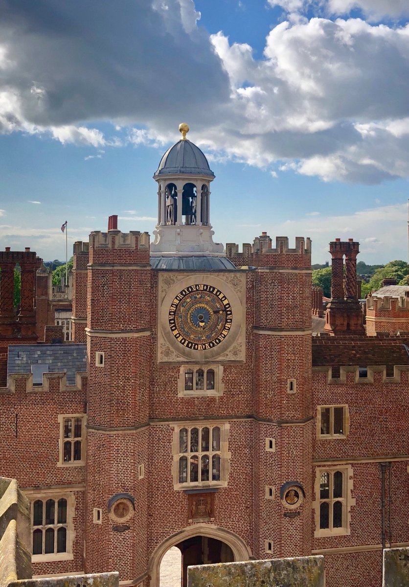 @HRP_palaces So fortunate to be able to take these #palacephotos from the rooftop of Hampton Court this afternoon. Even managed to avoid the showers!