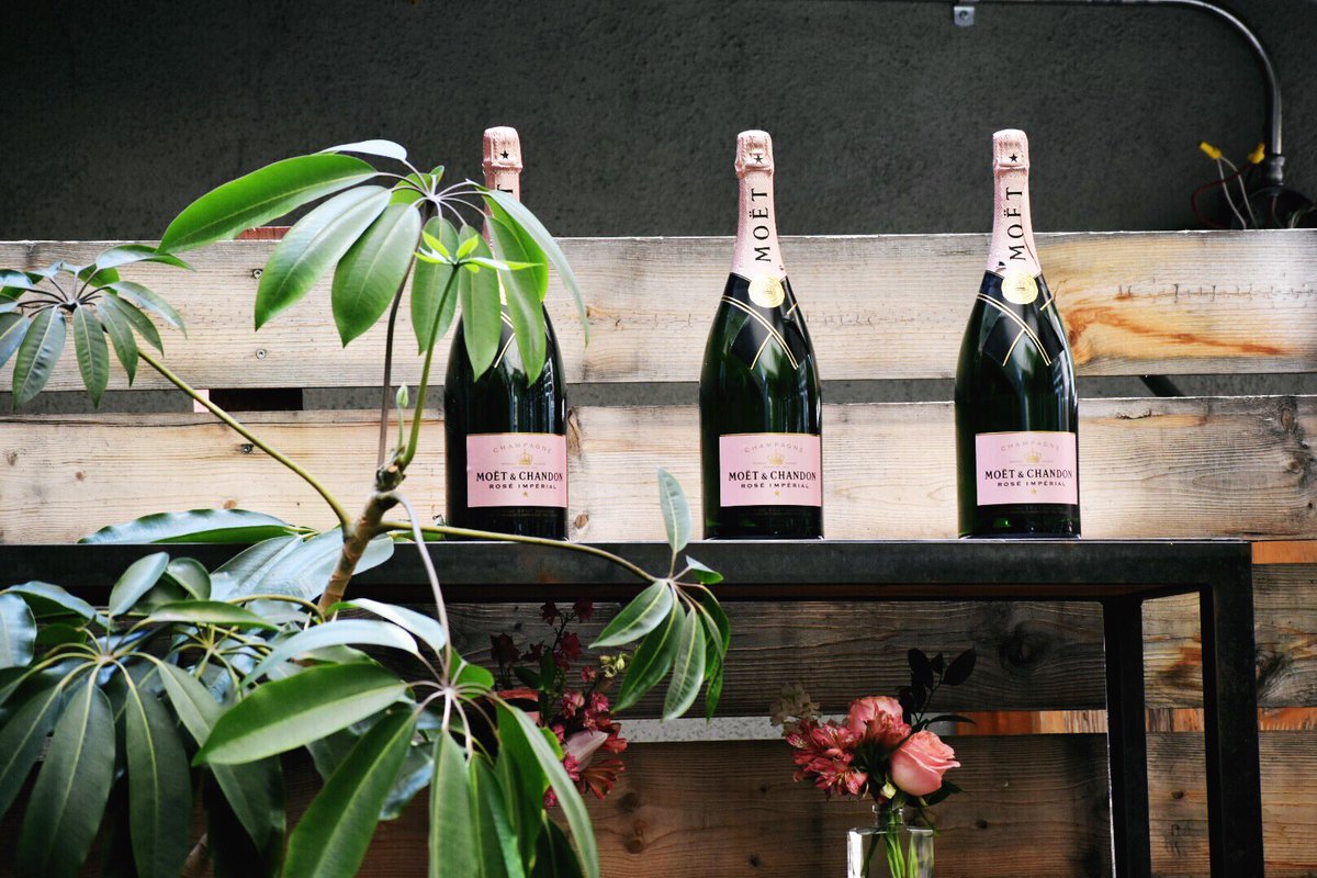 Three cheers to @MoetUSA and all of the other fantastic Champagne we have been able to sample today! What’s your favorite Champagne?