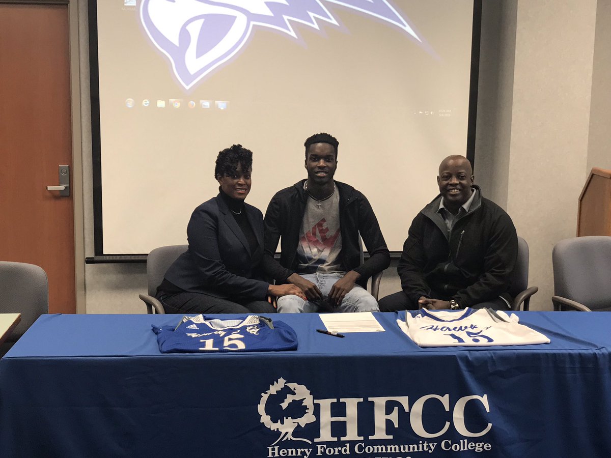 Savoury___'s tweet photo. I really want to thank everyone who helped me get to this point, I also want to thank all the coaches that recruited me... but I know where i’m going.. I’m excited to be a Henry Ford Hawk!! 🦅💙 #TGBTG #Gohawks https://t.co/OeOWkY3gJj
