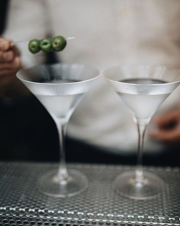 A cozy and stylish venue for retro cocktails and casual far - See you this weekend at 1927. | #rwhotelgeorgia bit.ly/2WnVzBa