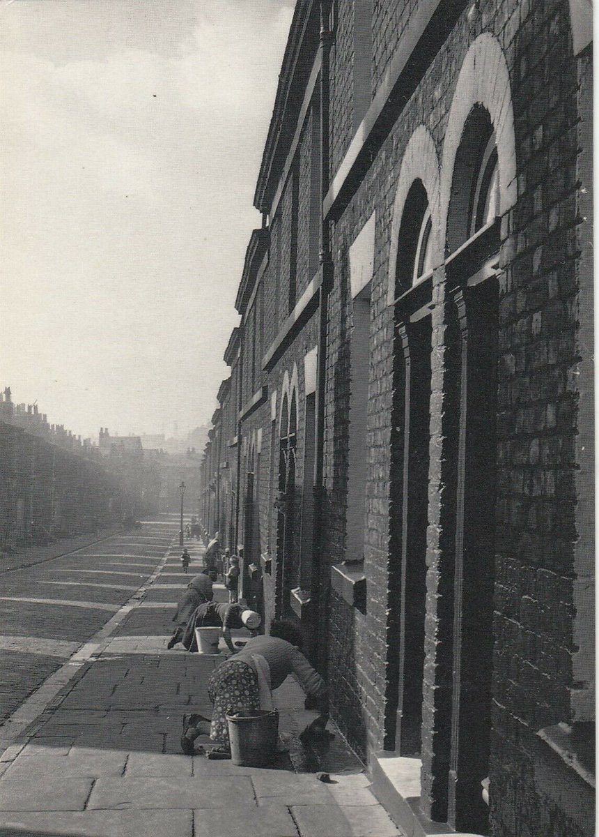 oldpicposter's tweet photo. Liverpool women scrubbing the front steps 1954 https://t.co/YJNMehJi1Y