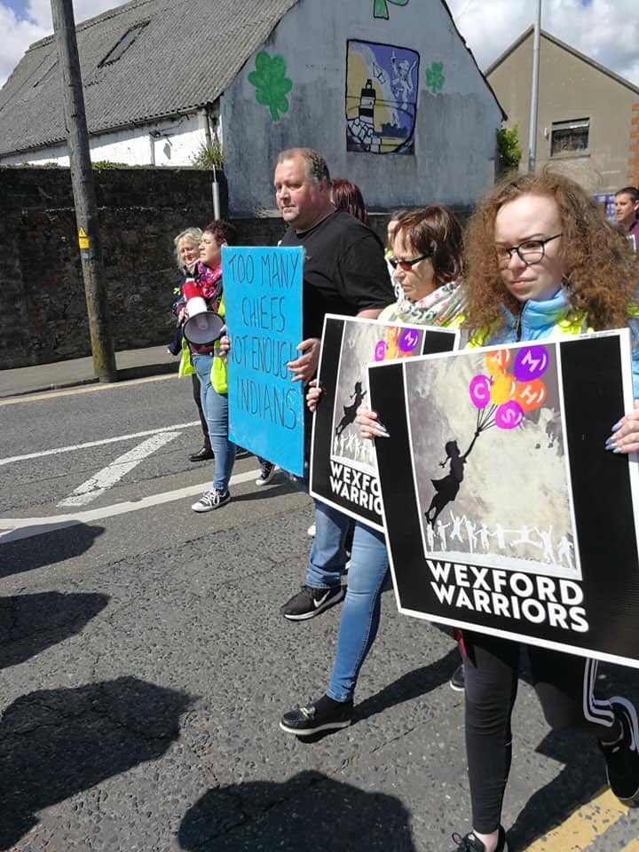 RedMoonCreativ1's tweet photo. Wexford Mental Health Warriors March &amp; Red Moon raising awareness for the need for full time mental health services for youth &amp; adolescents! Our Mad Hatter - our Battle Fairy &amp; our Theatre Mistress Abi painting warrior faces! 
Let’s hope the voices are heard soon! @SimonHarrisTD https://t.co/QjvN9ZAjyJ