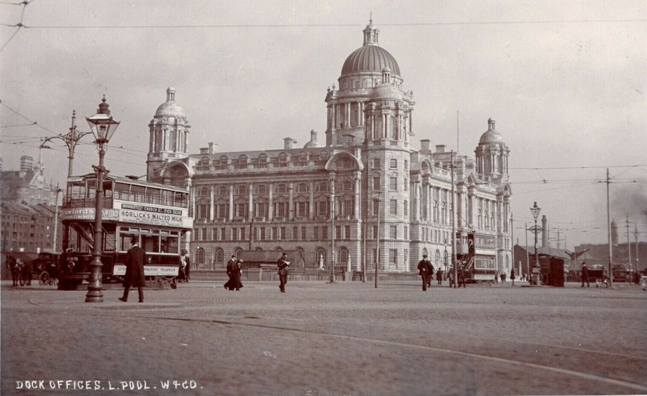 oldpicposter's tweet photo. 1908 New Dock Offices, Pier Head, Liverpool #electrictrams https://t.co/Jo95Kz8lKb