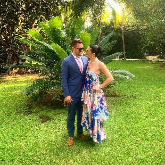 elizaorlins's tweet photo. We’re so hot. No, but really. #its87°F #withnobreeze #auroratakesthemike https://t.co/aHdY1VTnNW https://t.co/jiaFNcL7L0
