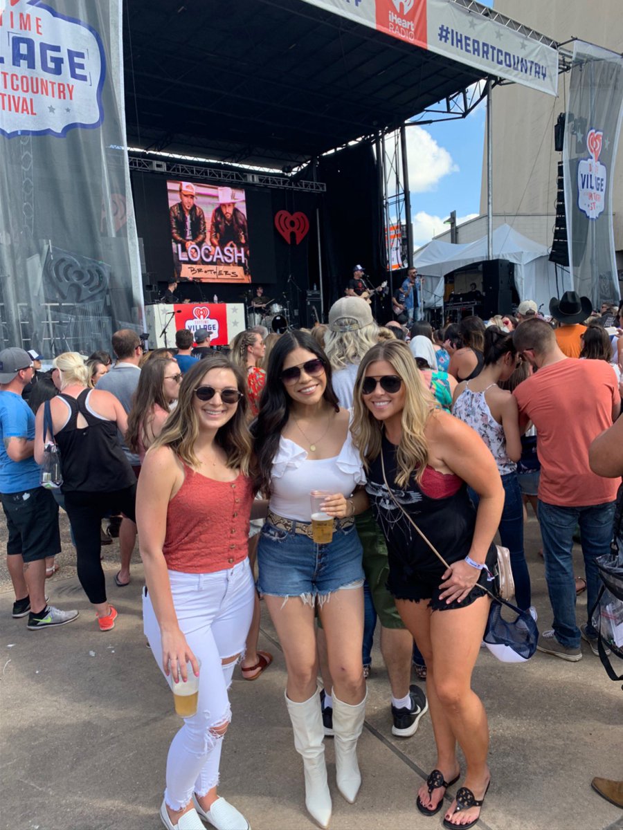 stephaniem_'s tweet photo. Soooo good @iHeartCountry @kase101austin https://t.co/Mdq0P6ybZY
