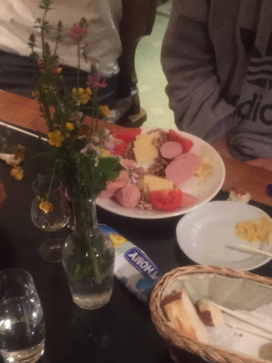 KuLandsgemeinde's tweet photo. sehr gutes nachtmahl im lindenkeller https://t.co/4J1WWlMRWD