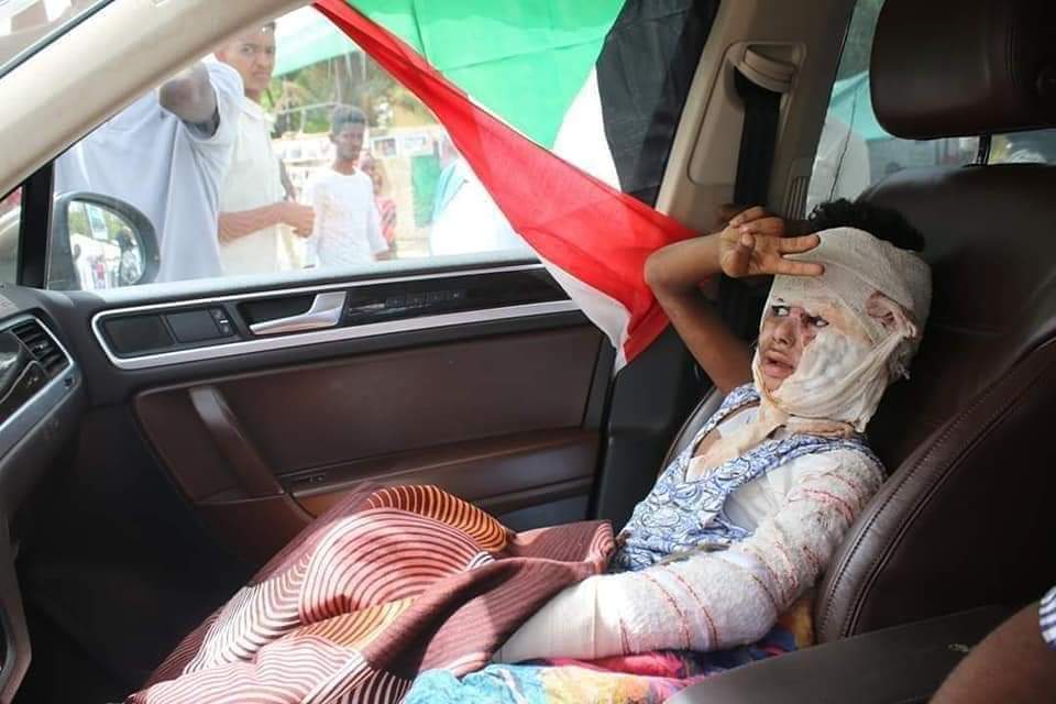 Mahadi_mohamed6's tweet image. Do you remember this hero? 

حمودي الطلع مظاهرات في حلتهم في الثورة الحارة التاسعة وجات عربات الامن طاردتهم واثناء ما هو جاري وقع  في اللستك الكان مولع نار وحرق وشو ويدو .. الليلة حمودي مسافر الهند وقال لاهلو الا امشي القيادة للمعتصمين اسلم عليهم  حمودي جا القيادة وقعد