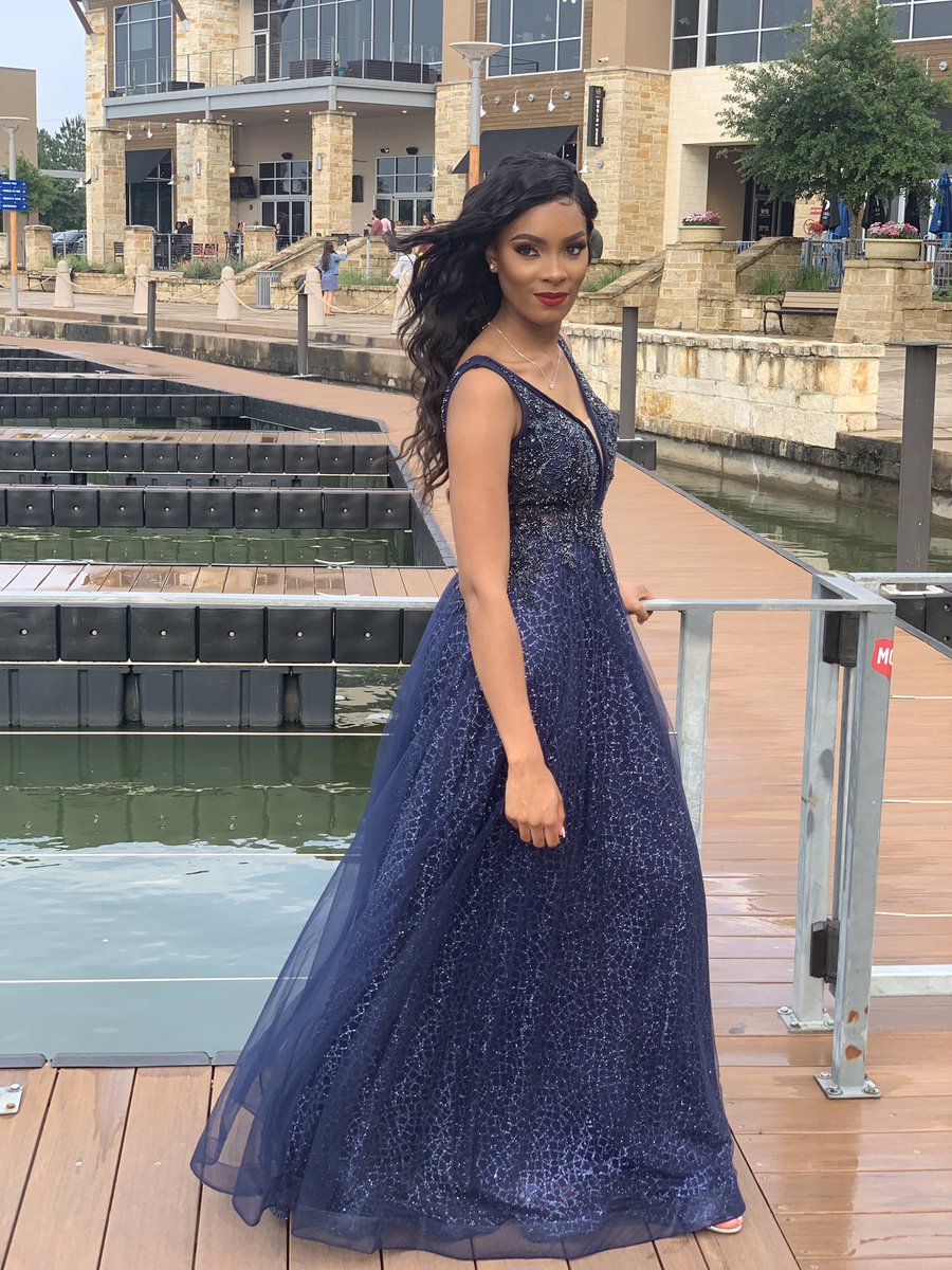 KyndleNicholl's tweet photo. Prom 2k19 💙 https://t.co/5rswjrtBP0