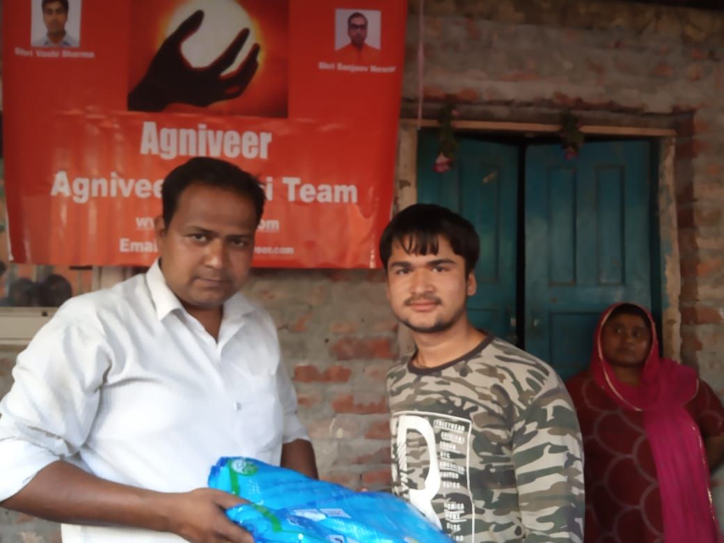 agniveer's tweet photo. Mosquito nets distribution to Pakistani Hindus living in refugee camps of Delhi by @Agniveer NCR team.
"U r ignorant if you dont know truth, but u r sinner if u ignore truth."-Shri @SanjeevSanskrit
@JoinAgniveer
#BringBackSanjeev #BringBackVashiSharma #IamAgniveer https://t.co/JDMHxywc61