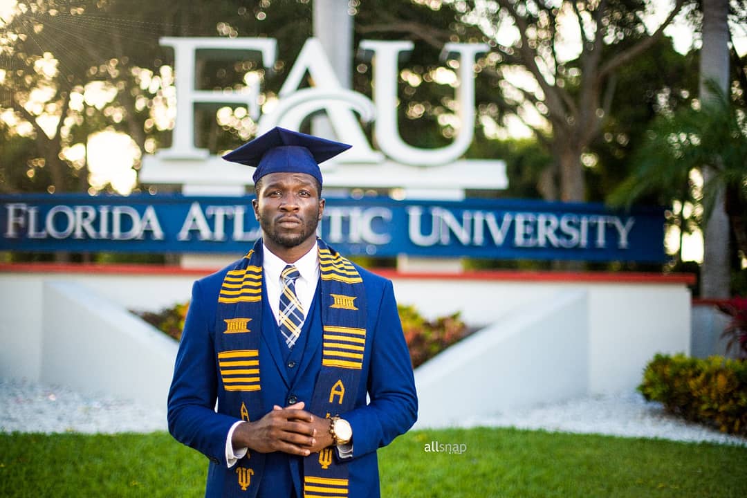 DAGGA14_'s tweet image. Even with all these achievements I never forgot about my roots. #DeeplyRooted #Grad #FirstGenGrad #JustAKidFromBroward #watchtheyardgrads #AΚPsi #PBM #AΦA 🔋🤙🏾