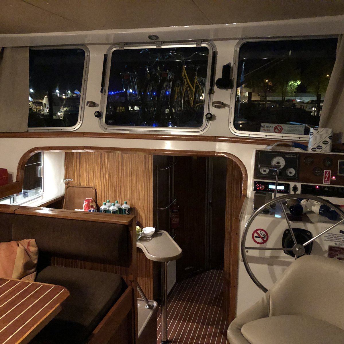mac_heartlands's tweet photo. Snug in my bunk for a night on the #RiverShannon courtesy of @locaboat and #CarrickCraft in a very peaceful #CarrickonShannon
Dinner with visiting journalists and @leitrimtourism at @TheOarsman
Superb as usual - food, presentation, service, ambience and music.
Oíche mhaith! https://t.co/RJabXz9vCO