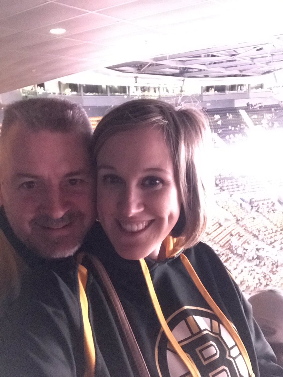AlexandraaaLee's tweet photo. Celebrating the birthday boy with the Bs! #NHLBruins https://t.co/jxOJNZ50DK