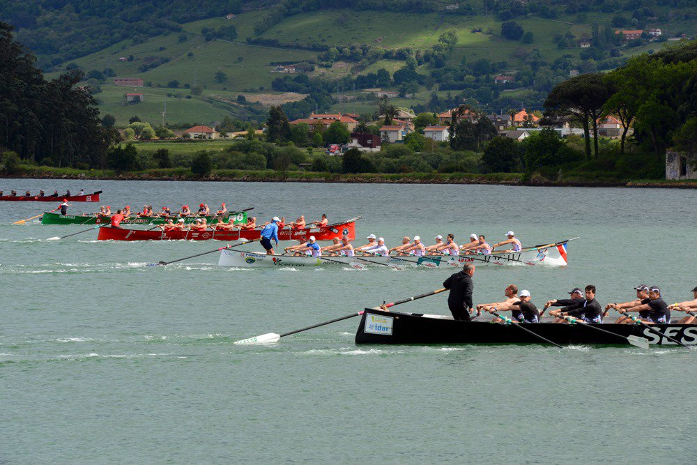 EMarinadecudeyo's tweet photo. 💪Regata de Traineras. Disputa de la IX Bandera Veteranos en Pontejos el sábado 4 de mayo de 2019
#marinadecudeyo #Pedreña #Elechas #Setién #Agüero #Orejo #Pontejos #Gajano #Rubayo #Cantabria #Remo #RemoMarinaDeCudeyo #verdeymar #ClubDeRemoDePontejos #Regata #Traineras #Veteranos https://t.co/Qmlu5Z0tBB