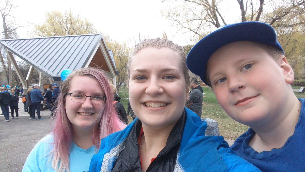 BaergKayla's tweet photo. Walked for #AutismAwareness with my behaviour interventionist sister and compassionate brother today! https://t.co/n5PSHaEfpw