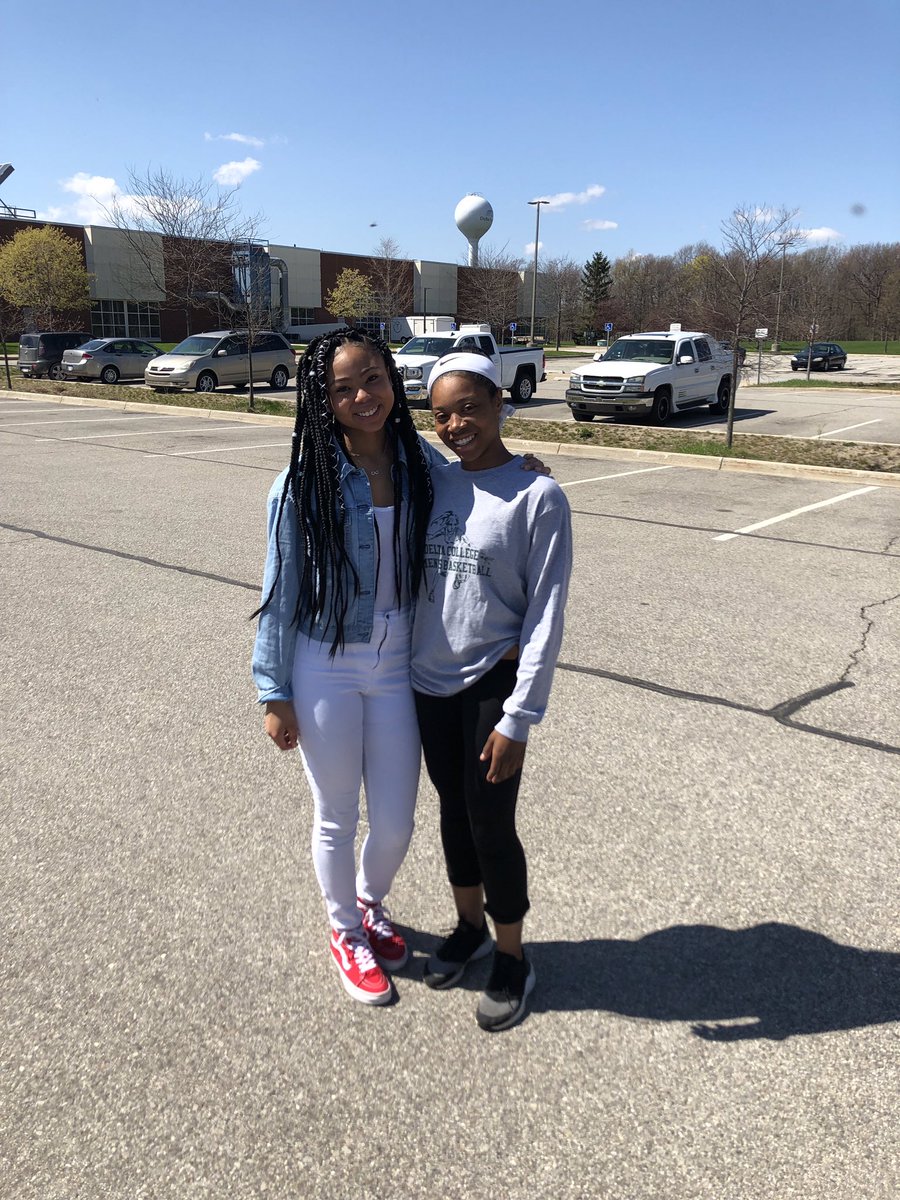 AreyanaHarriso2's tweet photo. Today I had the chance to go up to Delta College today and sign my letter of intent. I am proud to say after High School I will be going to Delta to play basketball 🏀💚 https://t.co/xn2c4c9aow