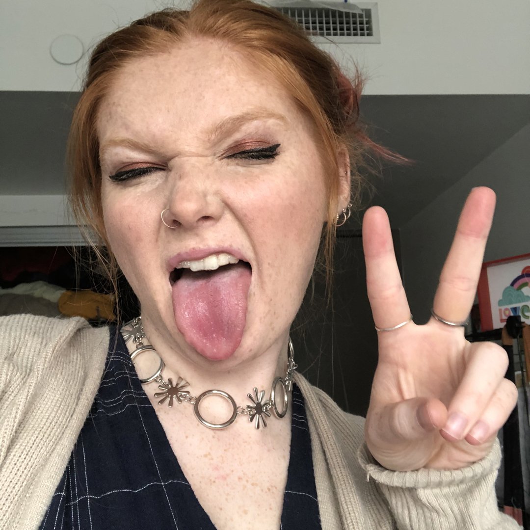 thetillybean's tweet photo. pearly whites thanks to Burt’s bees new tooth paste !!!! Obsessed with the taste of which i know is weird but i get so picky!!! I received this product in exchange for review https://t.co/2euLp55tb8 #BurtsBeesToothpasteAtTarget #complimentary @Influenster @burtsbees https://t.co/EQYyFF5a3W
