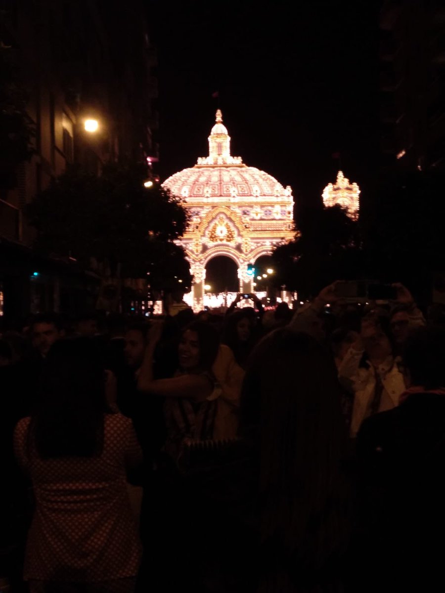 corojimenez2's tweet image. Y comienza la Feria💃