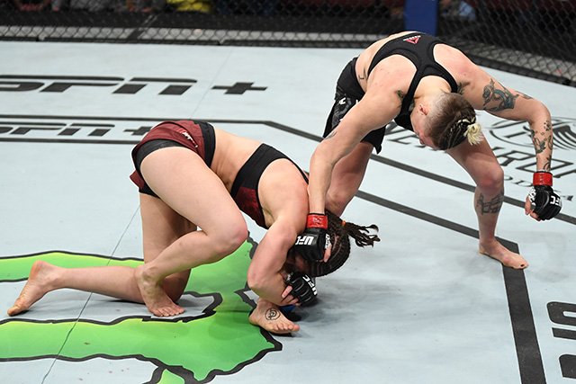 sherdogdotcom's tweet image. #UFCOttawa highlight video: Macy Chiasson takes out Sarah Moras bit.ly/2PJjGYz
