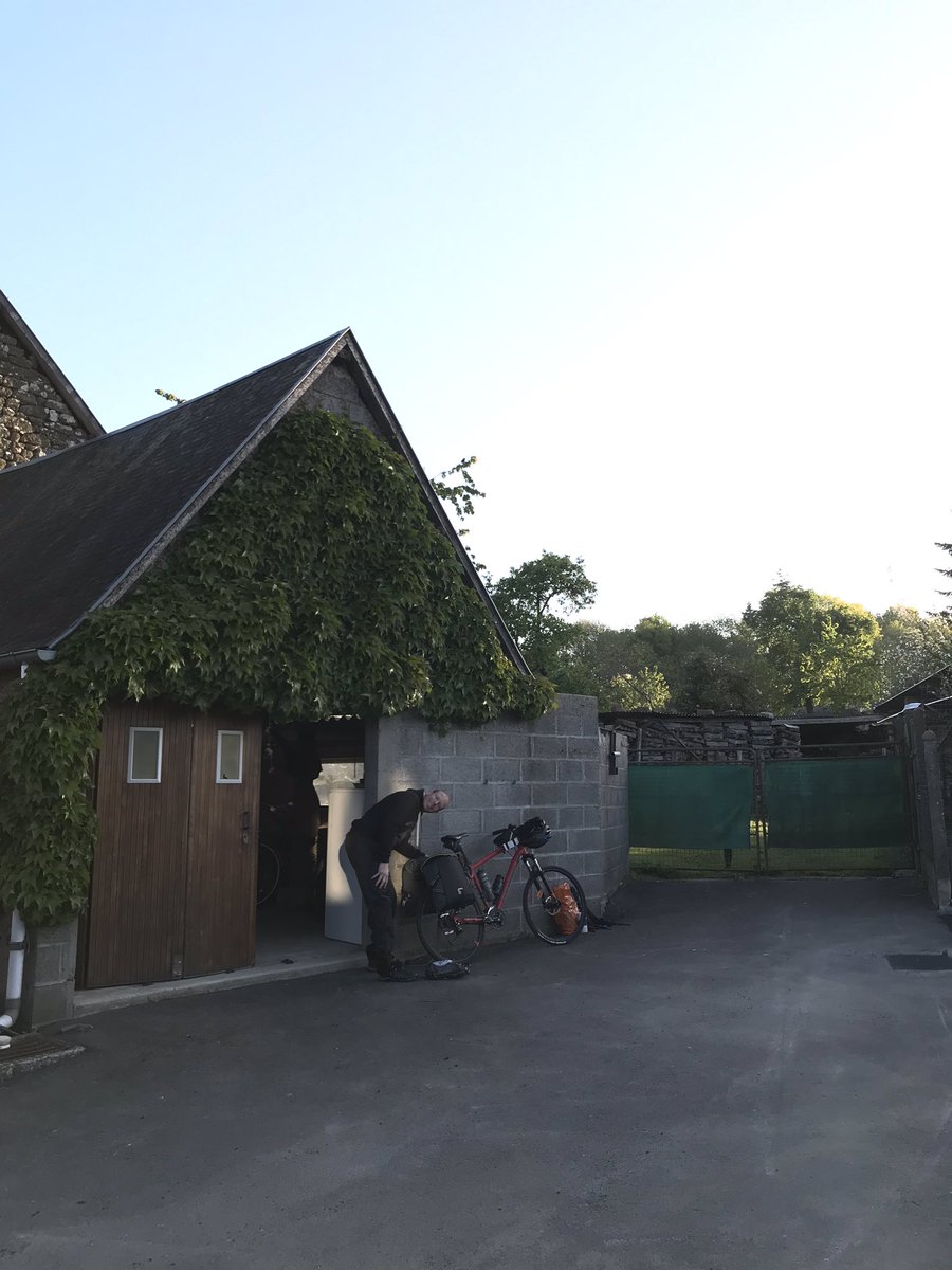 GlobalBiker_org's tweet photo. Départ imminent pour la dernière journée de la #clacyclo ! https://t.co/R43YI9MK5Y