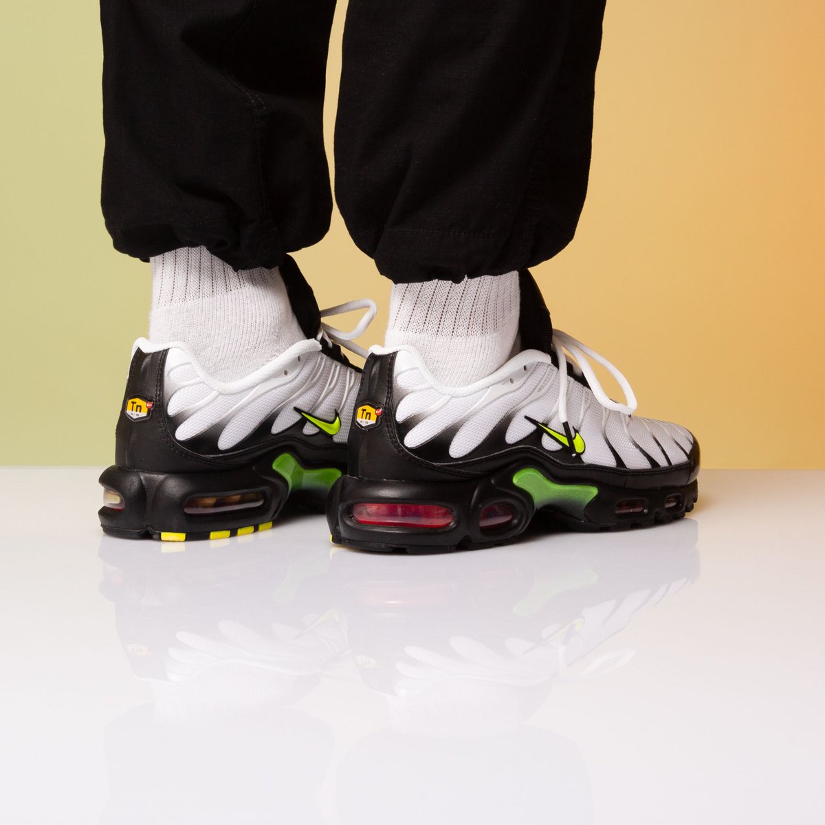 air max plus white black volt