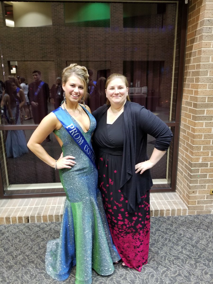 MsBoyntonSCN's tweet photo. Members of the #SCNclassof2019 were looking sharp tonight at Prom! @SCNStuCo https://t.co/kpoUAA5LR8