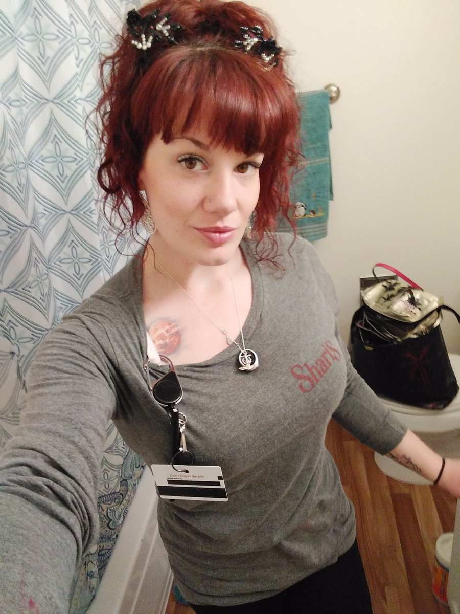courtney39marie's tweet photo. #GettingReady4Work #SoHappy that I have moved into my new place & I left all my problems & people in my life that don't deserve me, far behind me. #NewLife. #ICantWaitToSeeWhatTheFutureHoldsโค๏ธ๐๐๐๐ https://t.co/beCM72uf9C