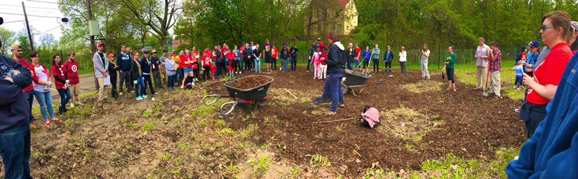 Fun Saturday planting trees with <a href="/target/">Target</a> <a href="/HilltopUrbanFrm/">HilltopUrbanFarmPGH</a> <a href="/plantfive/">PlantFiveForLife</a> — A greener, healthier future for Allegheny County! #R400community #giveback @taylorgallik <a href="/LeahDevlin11/">Leah Devlin</a> <a href="/LindsayAllanson/">Lindsay Allanson</a> <a href="/Sidique50/">Buba</a> 🌳🌷🌎💕