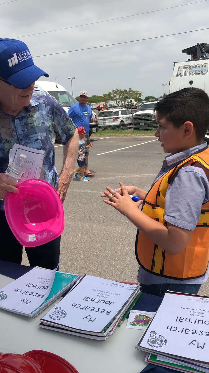 SHECounselor's tweet image. What a great opportunity helping promote awareness on #OnlyRainDownTheDrain from our class research to many members of our @CityofMcAllen. Including our very own Mayor @mayordarling ! @FieldsFalcons @MPU_mc #StudentBooth