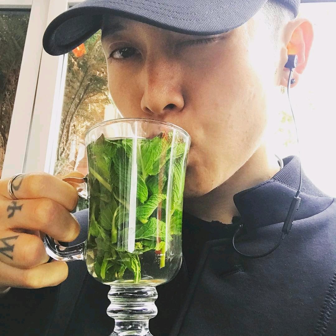 MiyaviToday's tweet photo. 2017.05.05 Fresh! ๐ซ #MintTea #FireBird2017
#MIYAVI #MIYAVIonthisday https://t.co/zZYtabQXdC