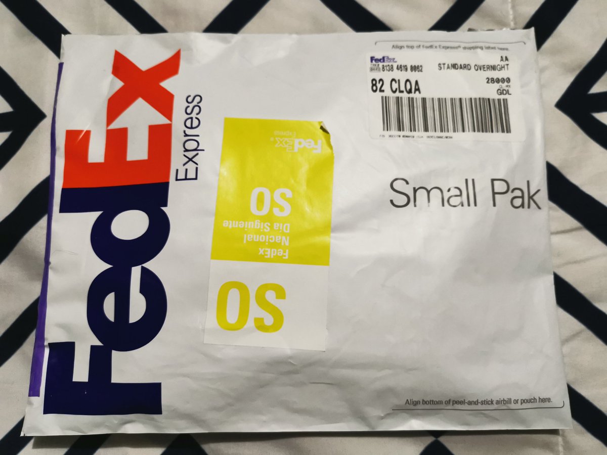 Uauauauaua! Directazo con unboxing en unos momentos! Muchas gracias mi @OPLIUCLASHROYAL por tremendo pedazo de detalle. Vamos por las 6,300 #miedonohay