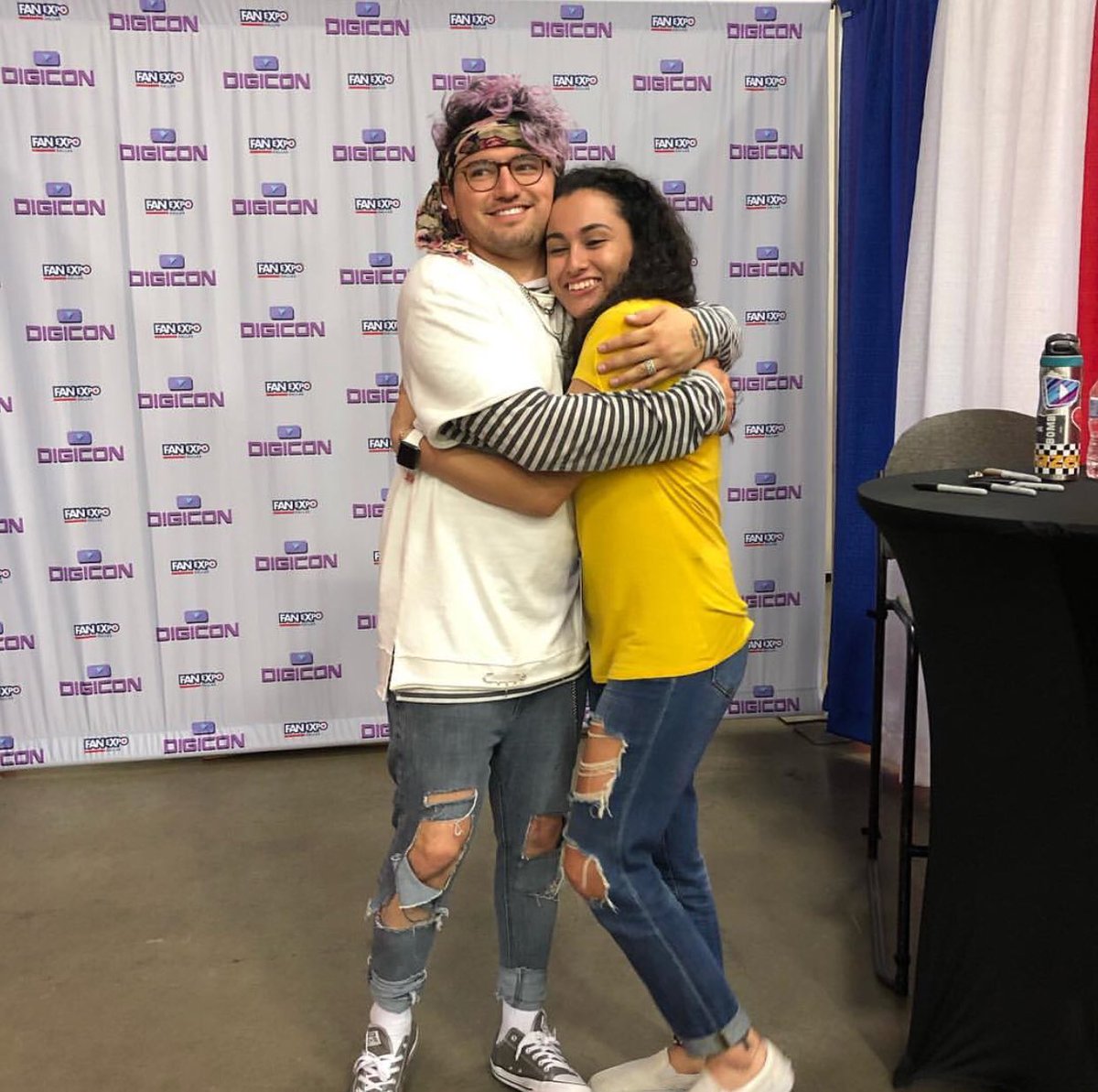UpdatesOnJc's tweet photo. Jc with fans during his M&amp;G at Fan Expo in Dallas https://t.co/pcBFXs8N6E