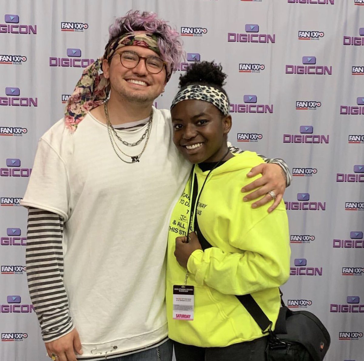 UpdatesOnJc's tweet photo. Jc with fans during his M&amp;G at Fan Expo in Dallas https://t.co/ObLxwtwGrJ