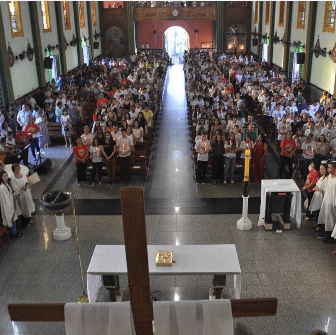 oarsantotomas's tweet photo. |PT| E na cidade de Castelo (Paróquia N. Sra. Da Penha) mais de 263 jovens e adultos da Diocese de Cachoeiro de Itapemirim confirmaram o seu amor em Deus, recebendo o Sacramento da Crisma.
Frutos gerados da ramificação da fé em nossas comunidades.
#casteloES #Castelo #crisma https://t.co/YpO1INEoBe