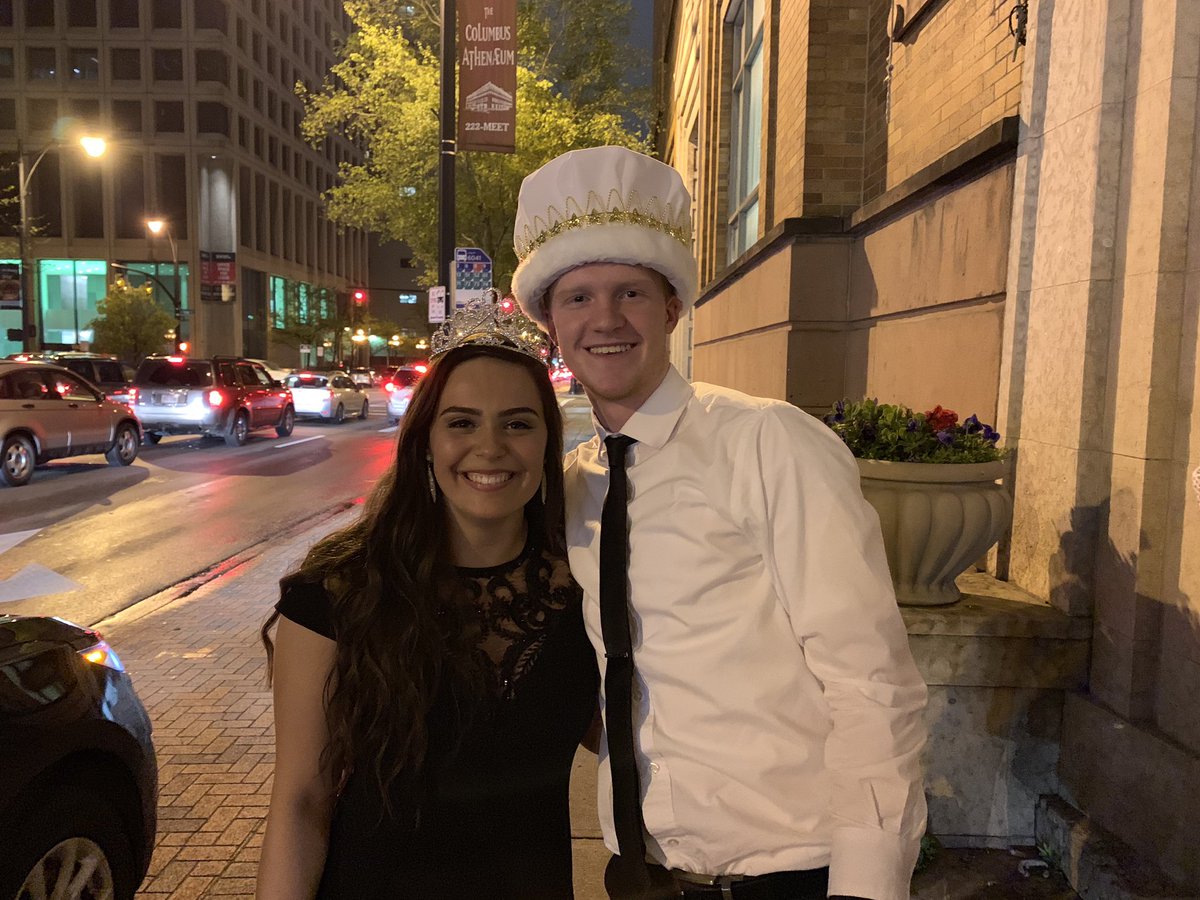 AricThomas1's tweet image. Two great people crowned as King and Queen! @WKHSWolves #KilbourneProud