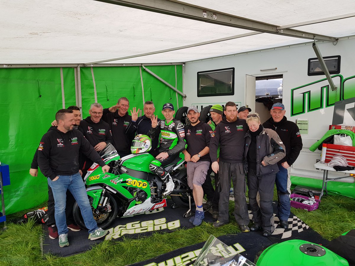 MrPaulhull71's tweet photo. @DerekMcGee86 @Tandragee100 Very much appreciated Derek,huge amounts of the black stuff consumed this evening๐๐ #SOMEPILOT #MULLINGARMISSILE ๐ https://t.co/AfDdCT4Mk3