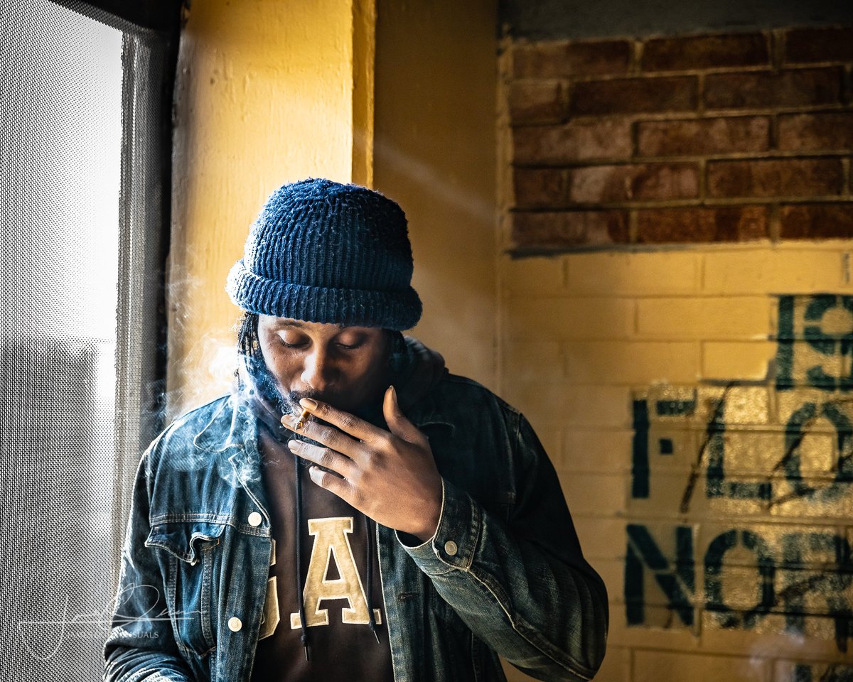 MakingPlays215's tweet photo. The homie @crazybuatw chillin in the set #WestPark #WestPhilly #19thFloor in the #Jetz #46st #WP46 https://t.co/yNHDRXIa96
