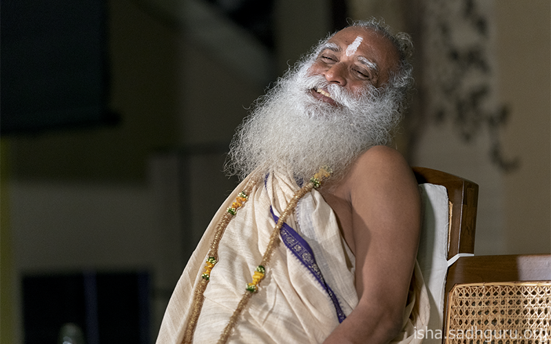 SadhguruJV's tweet photo. One who cannot laugh, cannot meditate. Laughter is a certain exuberance of your energy. Meditation is ultimate exuberance of your energy without physical action. #SadhguruQuotes #LaughterDay https://t.co/CvekKckYdz