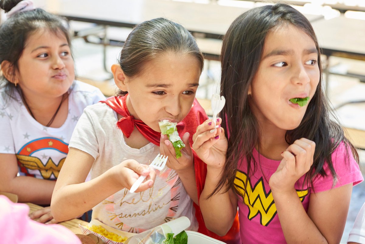@RevolutionFoods provides multiple entrée choices each day with a Powerful Lunchtime Punch. More info here sunnyvale.macaronikid.com/articles/5cce4…

#RevolutionFoods #ad #HealthyEating #Schools #schoolmeals #schoollunch #foodforkids #kidslunch #realfoodforkids #healthykidsfood