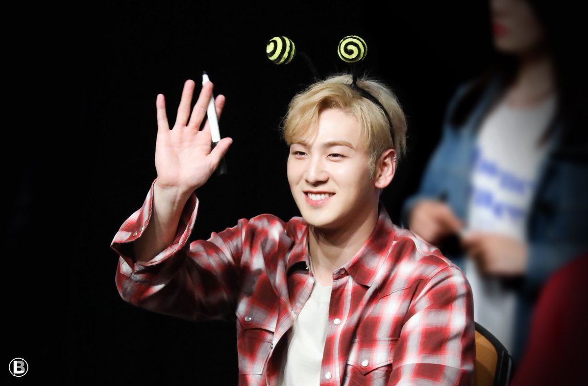 baekho_line's tweet photo. 190504 귀여운데 잘생겼어ㅜㅜㅠㅠ
#백호 #강동호 #동호
#뉴이스트 #NUEST https://t.co/nmAuPUkGyK