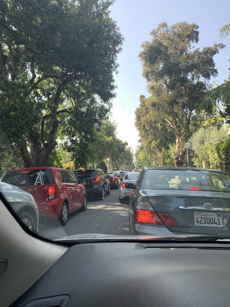 iamJLuna's tweet image. Traffic everywhere, streets closed and all for seven Kong’s 👑👑👑👑👑👑👑 @BTS_twt  #Army #IArmy #RoseBowl  #Bts #Jimin #Rm #V #Suga #Jhope #Jin #Jungkook #LoveYourselfSpeakYourself