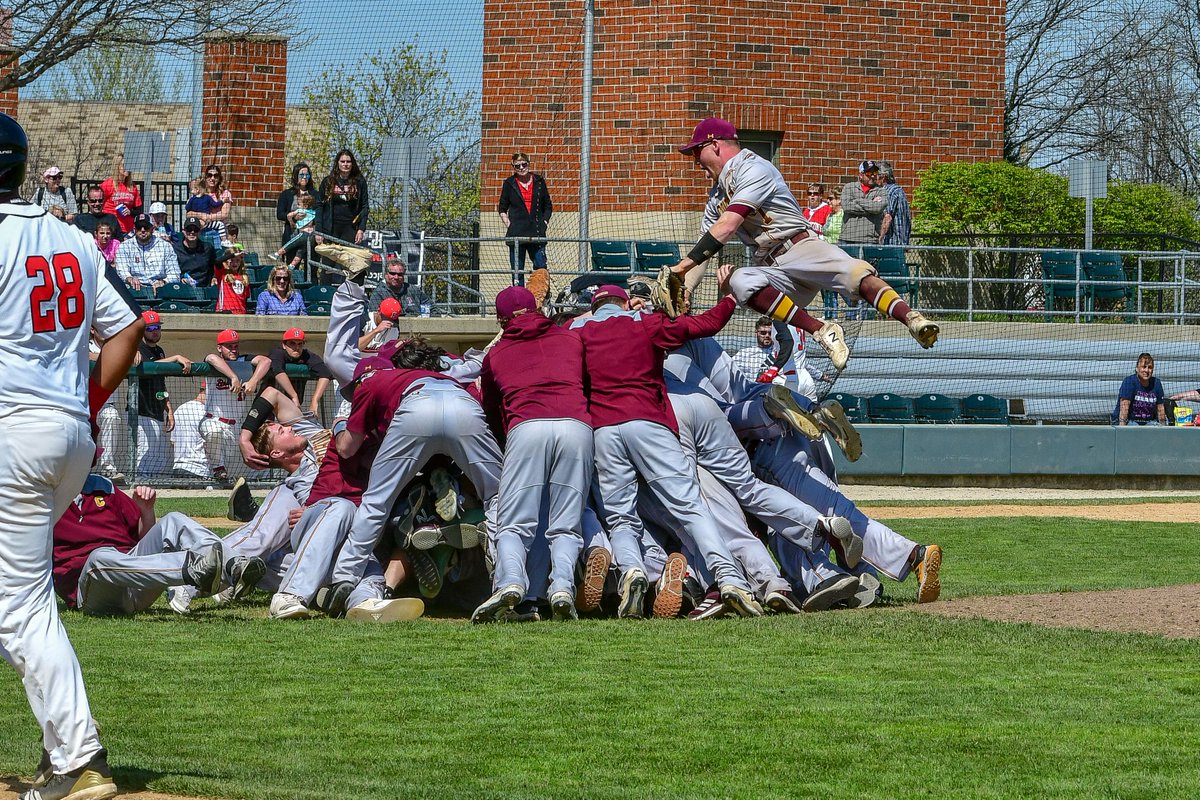 Well today was fun. 

Sweet dreams Cougar fans.

SEVEN STRAIGHT TITLES!!!

Download Pictures: bit.ly/2ZYoWfq

#d3b