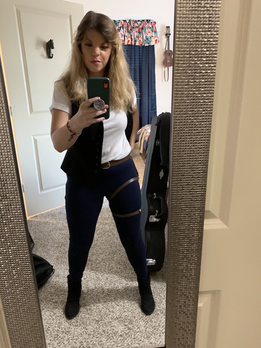mirhelms's tweet photo. Can everyone take a minute to see how hot my girlfriend is #hansolo https://t.co/BYKIQGgpf1