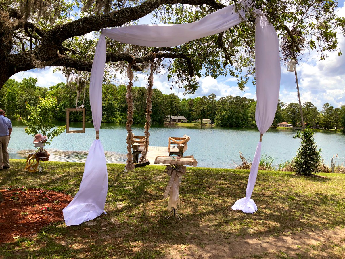 TammySchwark's tweet image. Beautiful wedding today of a wonderful coworker/amazing friend in Georgia... 💗

#workcanwait #perspective