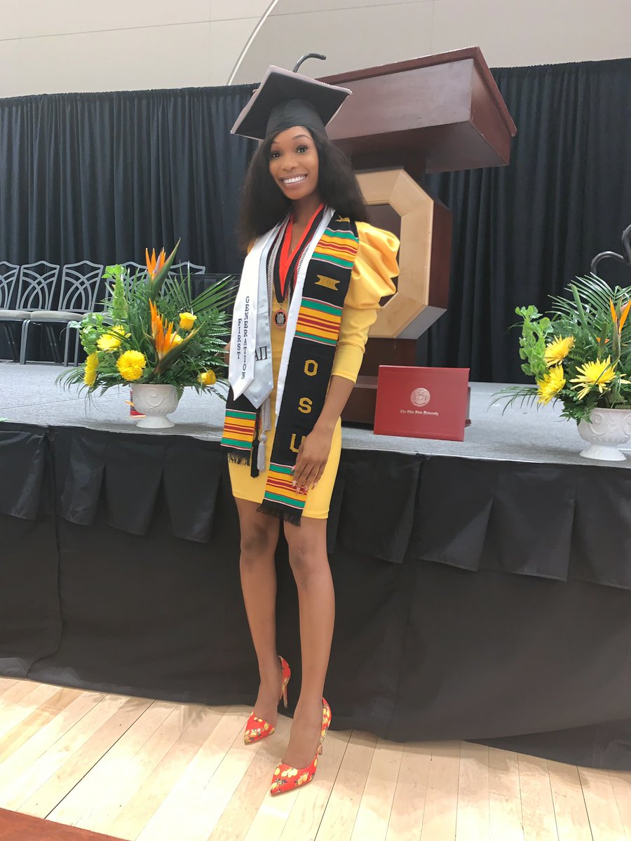 rayodelsol_930's tweet image. Degree me please! 🎓 #BlackGrad