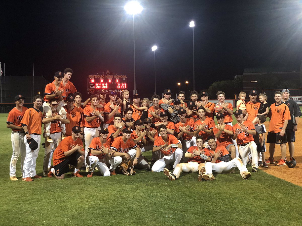 Coachbradbass's tweet image. 2019 Family pic!!! @CurDogBaseball
