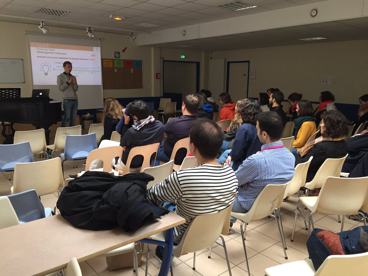 EcclesiaCantic's tweet photo. Chant grégorien, chants de Taizé, pop louange avec @gloriouspop, etc. : encore plus de 25 masterclasses ce matin à Angers ! #ECAngers https://t.co/moRbO5cEGS