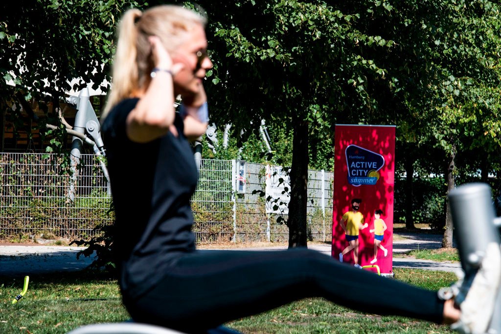 HH_Active_City's tweet photo. Der #ActiveCityDay wird euch ins Schwitzen bringen! Am 13. Juni feiert der Aktionstag "Hamburg in Bewegung" seine Premiere und ist Auftakt für den #ActiveCitySummer. Die Hamburger Bezirke treten dann in einer großen Challenge gegeneinander an. https://t.co/s2NBlRMZfo #ActiveCity https://t.co/yhwVb7FmMc