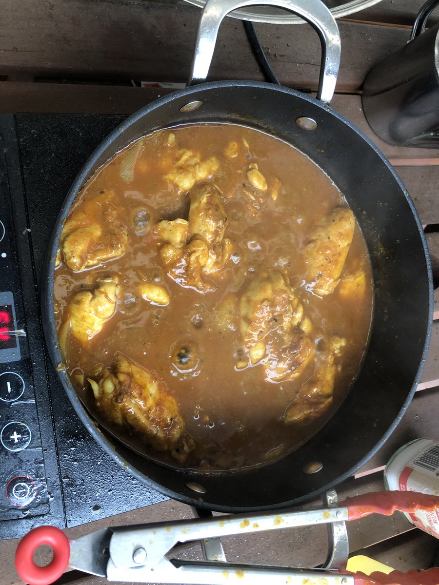 yenwaschl's tweet photo. @YumchaAddict @masterchefau @AdamRosenberg16 @ItIsAGrapeLife @TheSavvyChef1 @sgc58 @SteveKubota @yegventures @phijimchan @JeremyPalmer7 I also cooked chicken for dinner, 1 chicken  in 2 ways, took the Breast fillet off for bee hoon 😃 https://t.co/6900ENUfoW