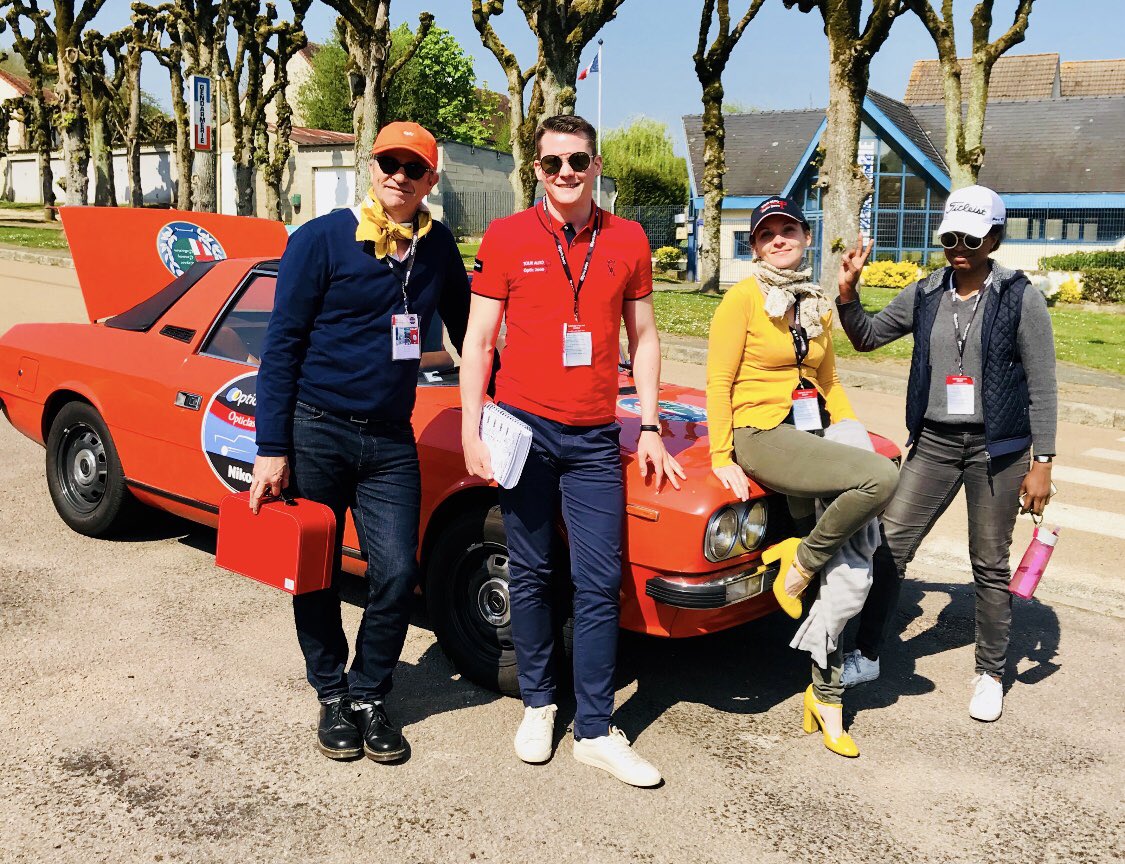 jeromeD80204502's tweet photo. La 28e édition du Tour Auto, épreuve organisée depuis 1992, 230 voitures de collection de 1951 à 1973 roulent sur les routes de France @optic2000 #paris #voiture @tourauto #TourAuto2019 https://t.co/QsKn5W9ALt